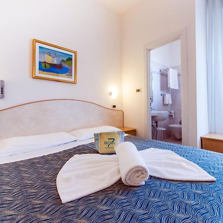 Hotel Seven Rimini Chambre photo