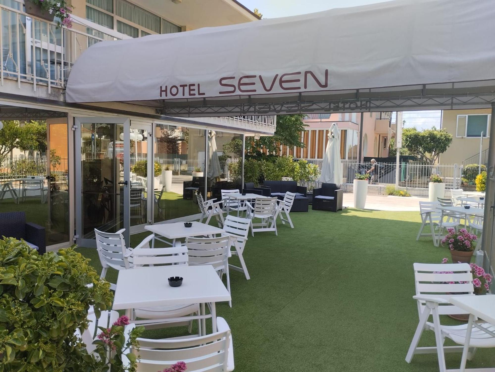 Hotel Seven Rimini Extérieur photo